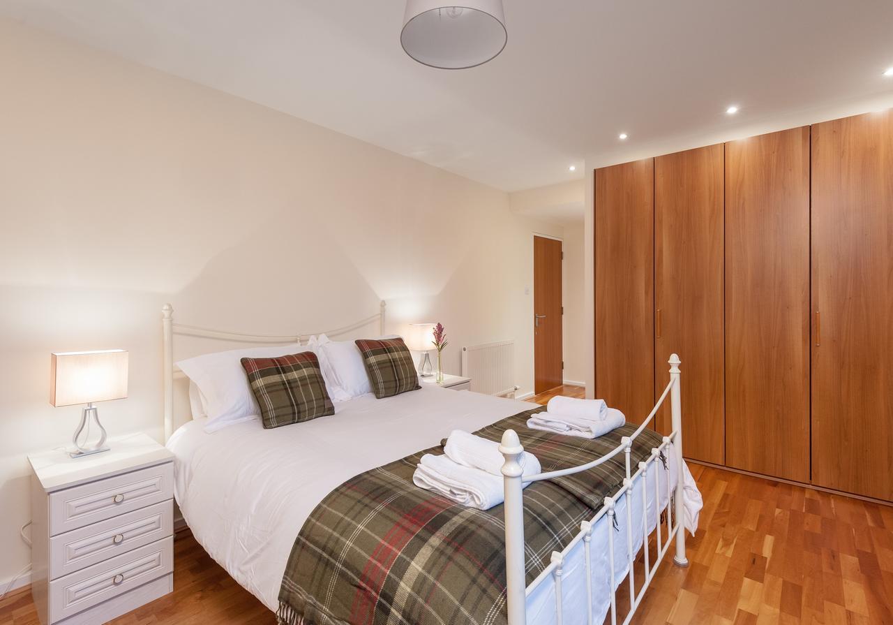 The Holyrood Park Residence Edinburgh Exterior photo